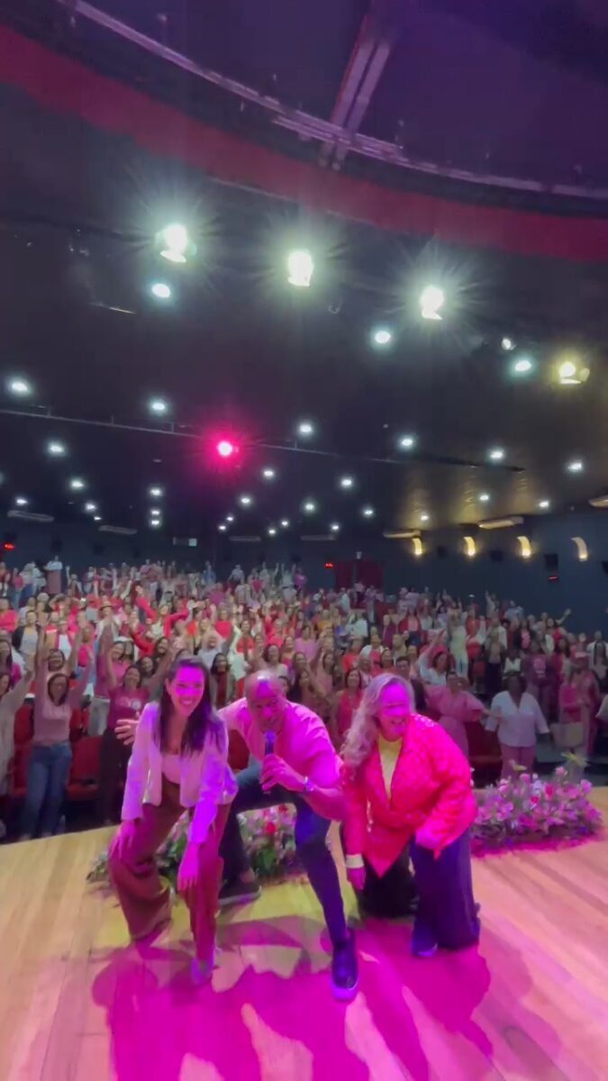 "Outubro Rosa: A Importância da Atividade Física no Combate e Tratamento do Câncer de Mama"