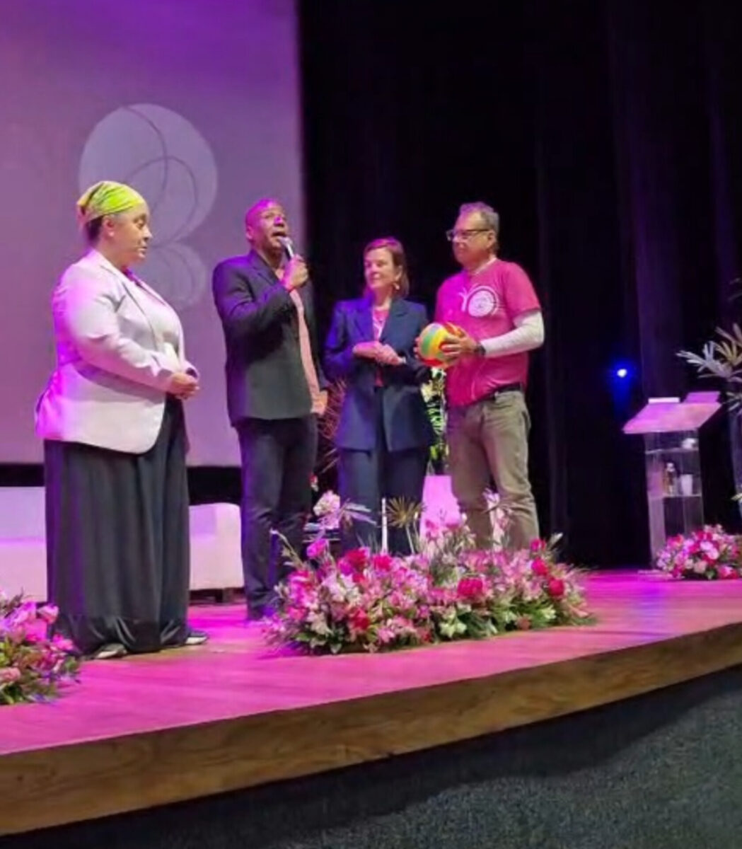 "Outubro Rosa: A Importância da Atividade Física no Combate e Tratamento do Câncer de Mama"