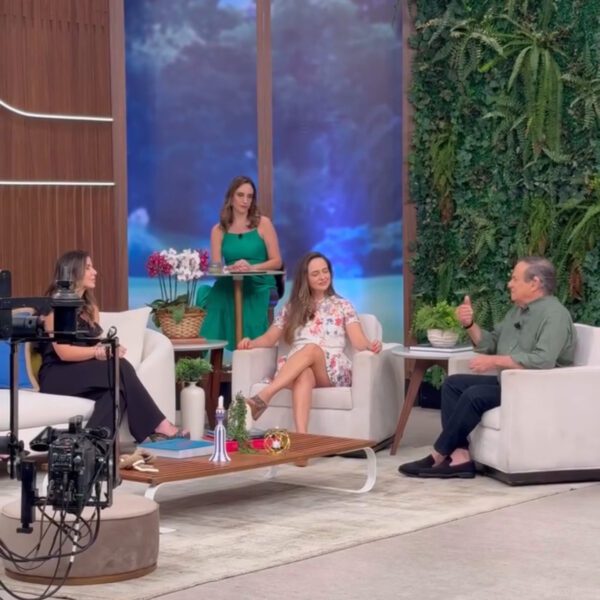 Inteligência Emocional e Resiliência ✔ Como desenvolver inteligência emocional para lidar com desafios pessoais e profissionais. ✔ Estratégias para construir resiliência e transformar dificuldades em oportunidades.