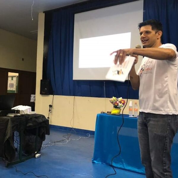 SORRIA E SEJA POSITIVO- TREINAMENTO COM DINÂMICA TEATRAL