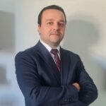 Profissionalização personalizada, encorajamento, constância e ganho de mercado.