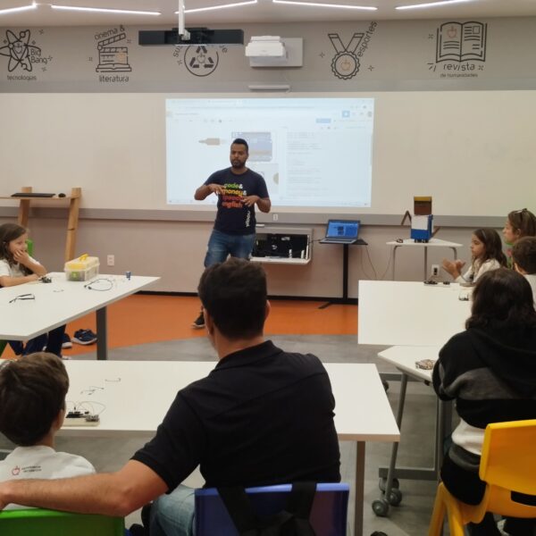 Histórias ( Reais ) baseadas em Fatos ( Virtuais ) . Um papo sobre segurança no mundo virtual .