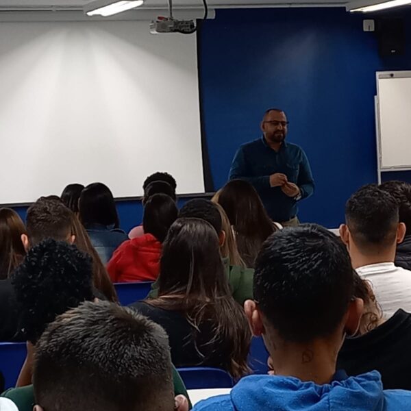 “Liderança que Inspira: do comando à influência positiva”