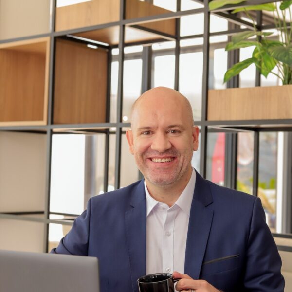 Posicionamento estratégico nas redes e preparação para entrevistas (Linkedin, Instagram, Facebook, currículo)