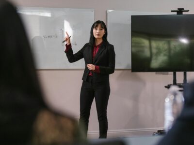 Como Criar Apresentações Visuais que Complementam sua Mensagem e Encantam o Público