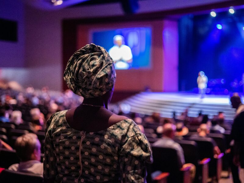 Como Superar o Medo de Falar em Público e Iniciar sua Jornada como Palestrante