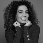 “Corpo na Totalidade - O exercício de falar e se expressar bem em público” (público heterogêneo) ou “O Feminino e a Expressividade” (público feminino)