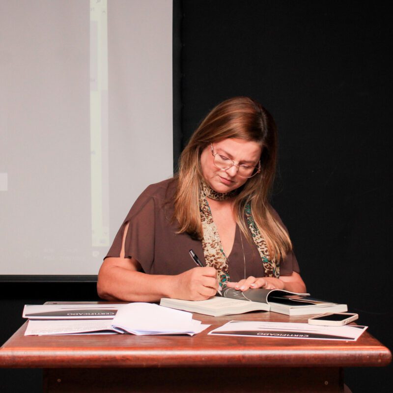 Elayne Camargo Roloff