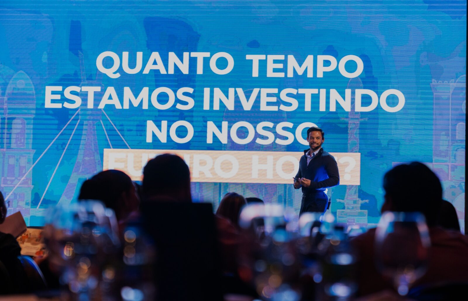 Inteligência artificial no trabalho: o que realmente muda para pessoas e empresas