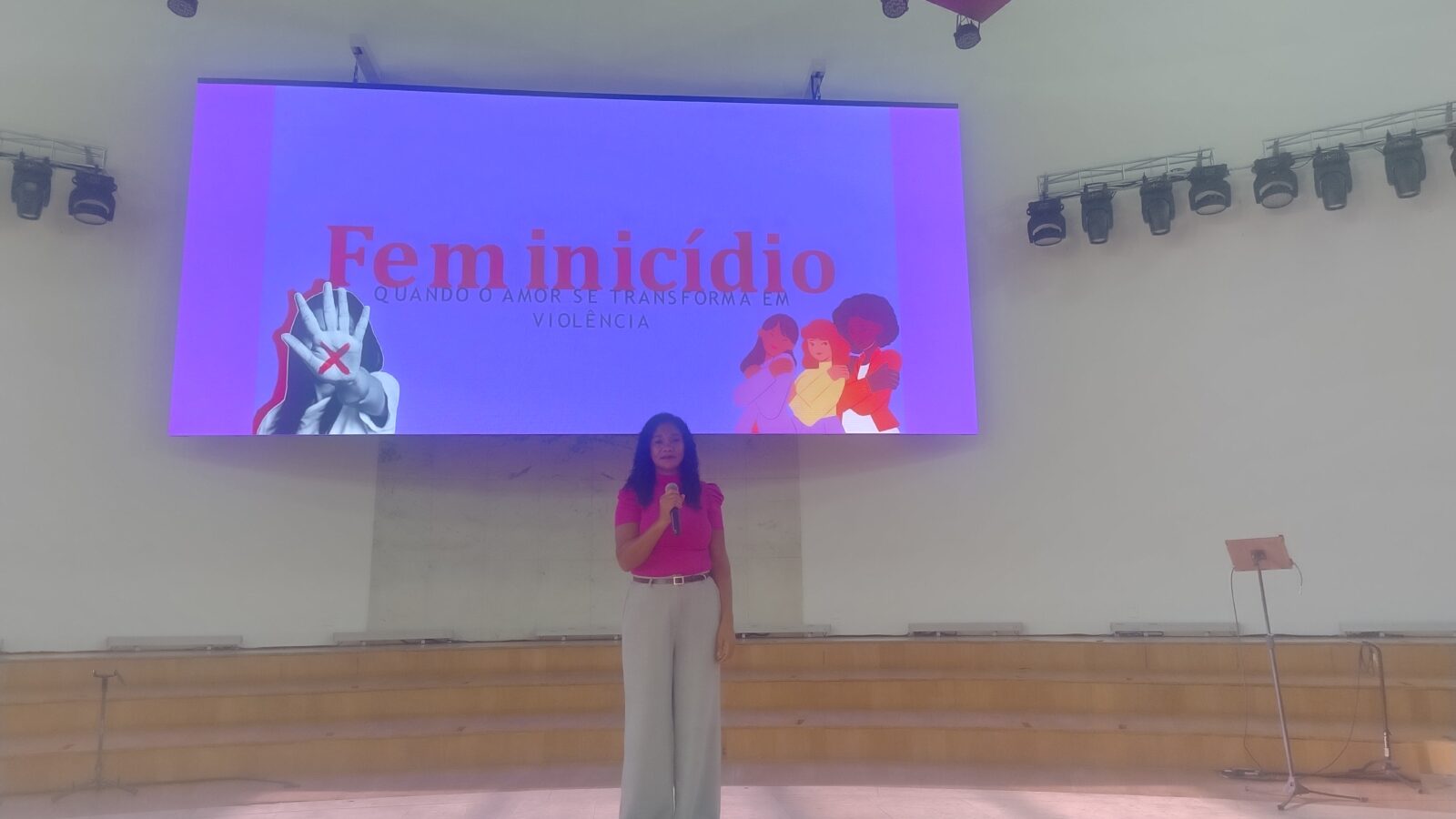 FEMINICÍDIO "quando o amor se transforma em violência"