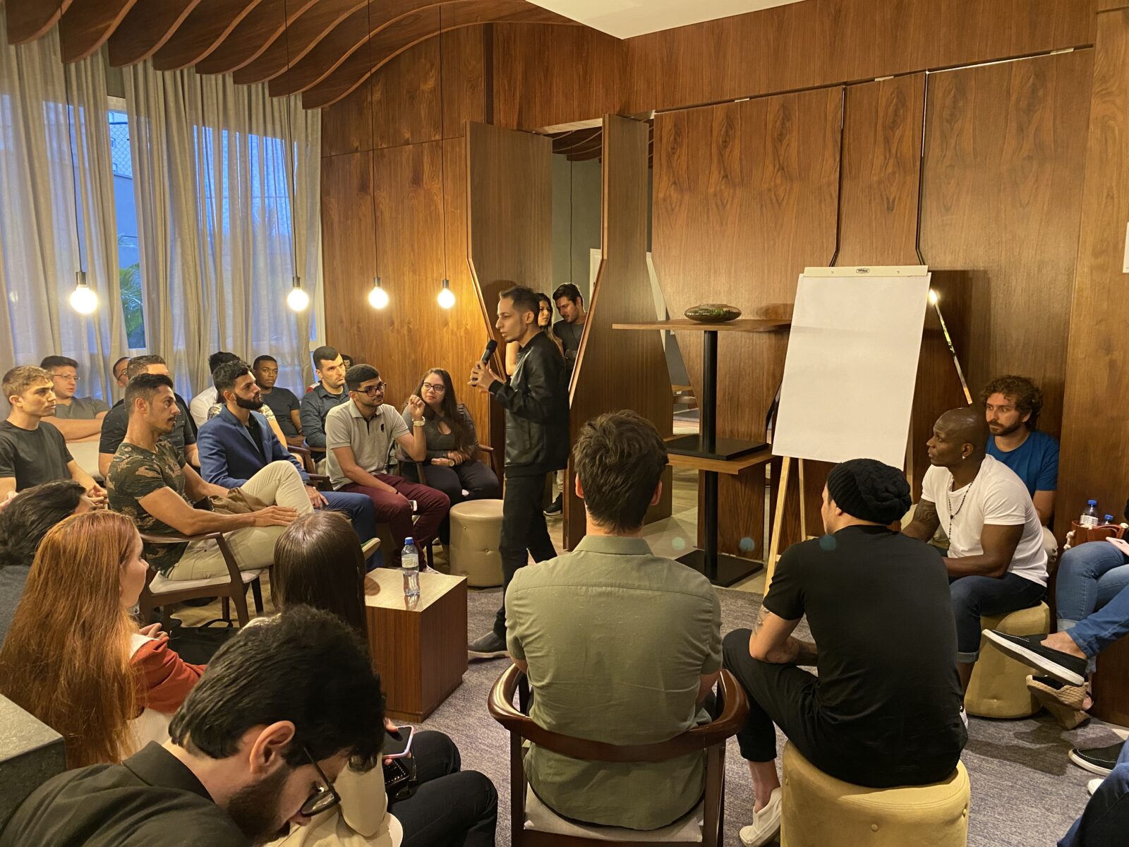 Palestras, Treinamentos e Imersões - Saúde Emocional, Autoconhecimento e Bem estar financeiro.