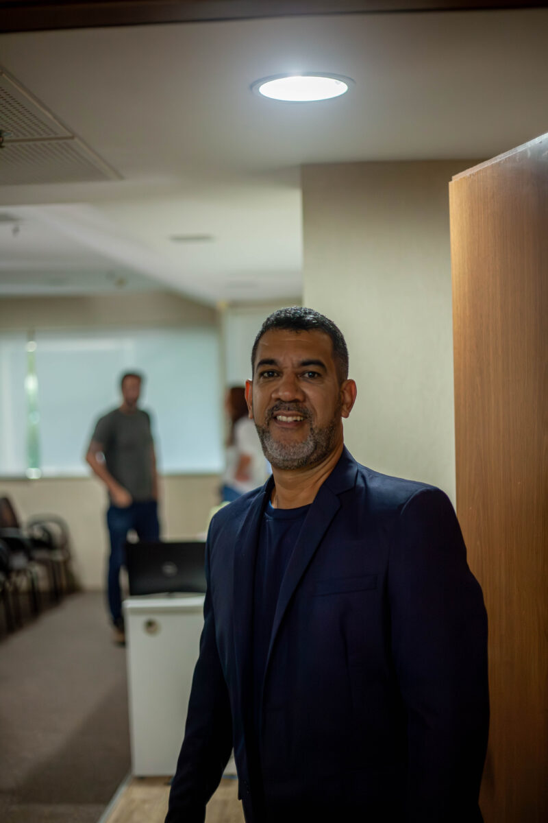 CUIDE DE SEU CLIENTE - SEU CONCORRENTE ESTÁ DE OLHO NELE!