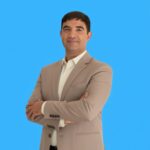 Palestrante, mentor e coach, com uma abordagem multidisciplinar baseada em comportamento humano, neurociência, psicanálise, educação e desenvolvimento pessoal.