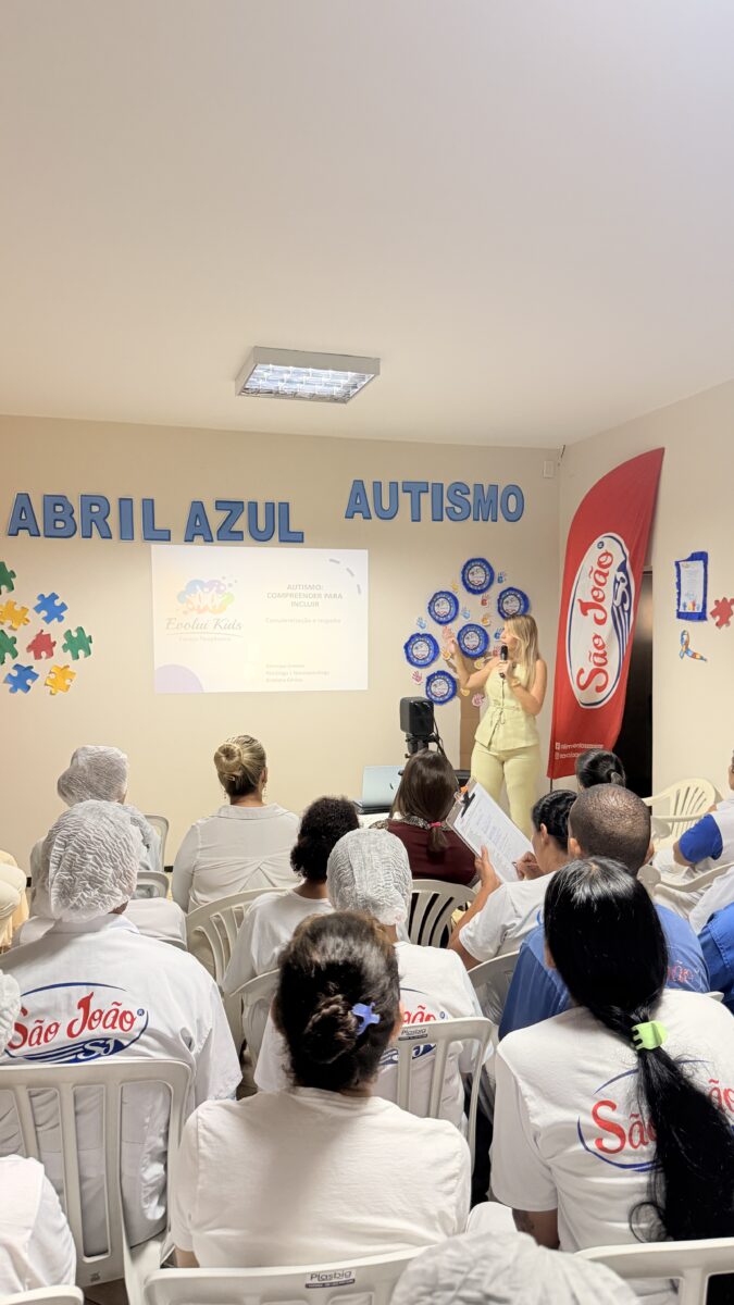 Transtorno do Espectro Autista (TEA), neurodesenvolvimento e orientação de famílias e profissionais.