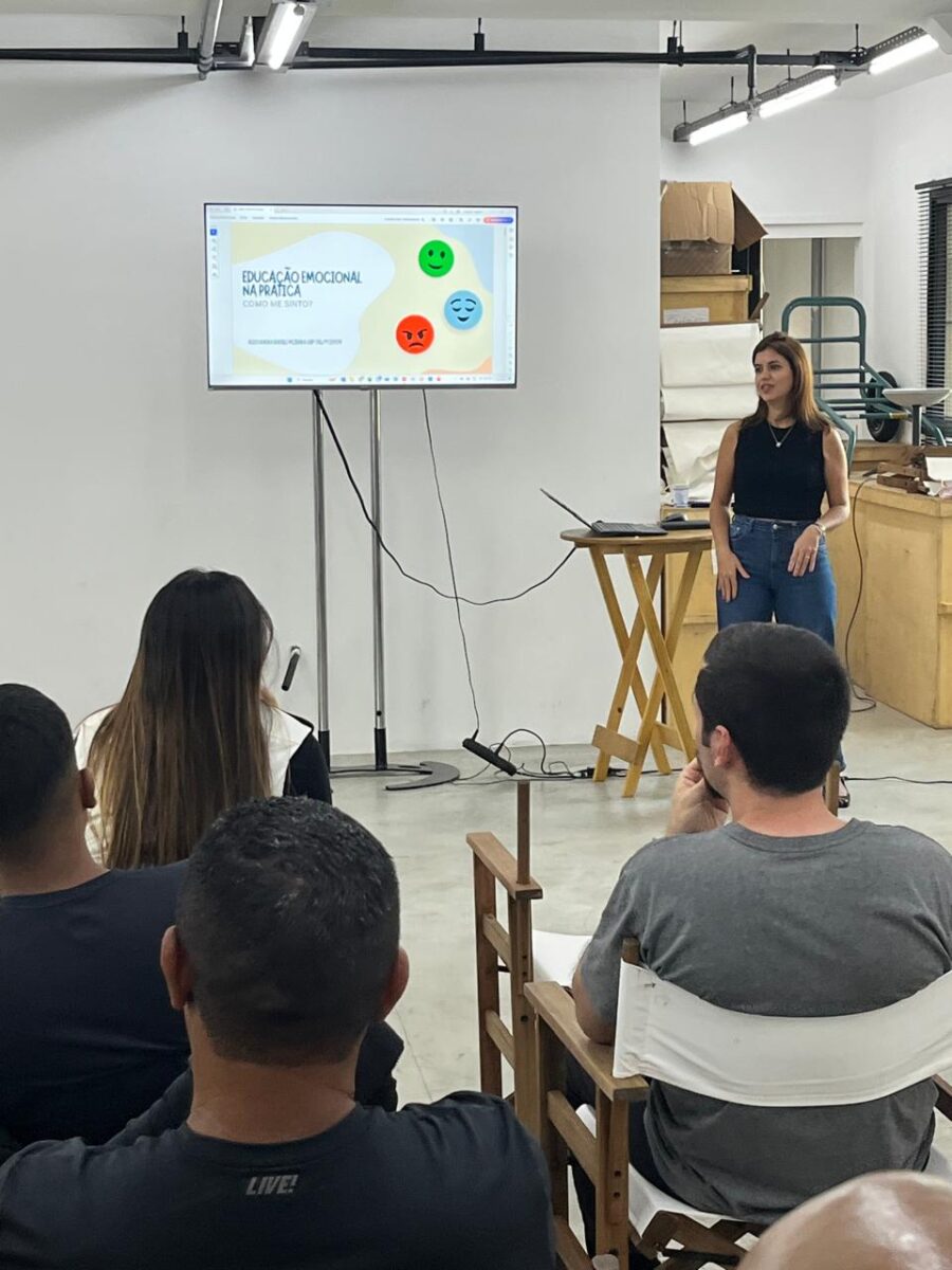 Autocompaixão, mindfulness, saúde emocional, liderança e comunicação não violenta.