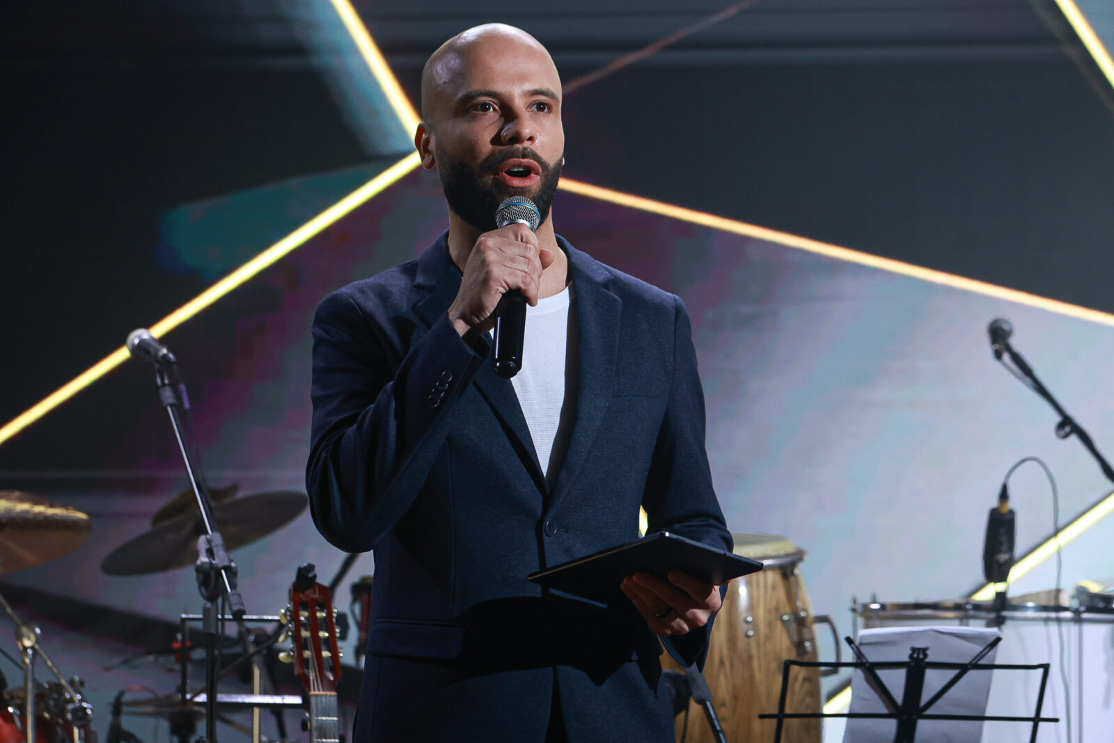 Apresentador MC eventos corporativos palco estúdios e diversos formatos
