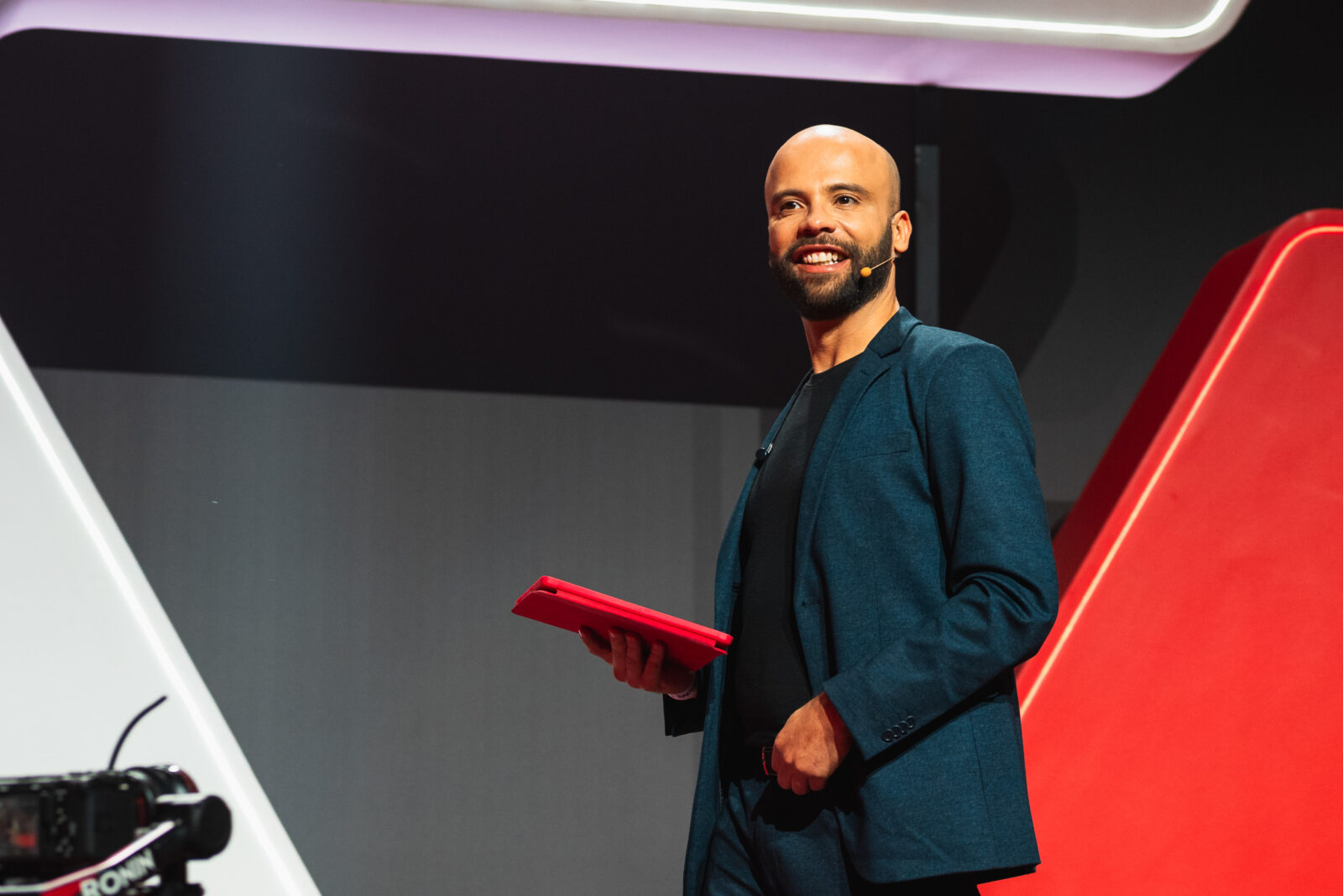 Apresentador MC eventos corporativos palco estúdios e diversos formatos