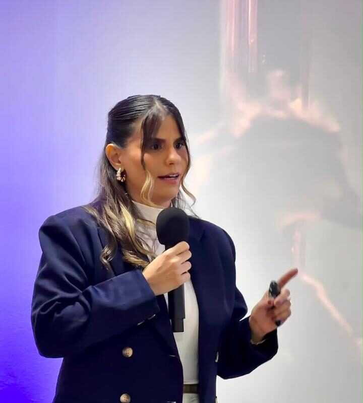 ROBERTA Moreira